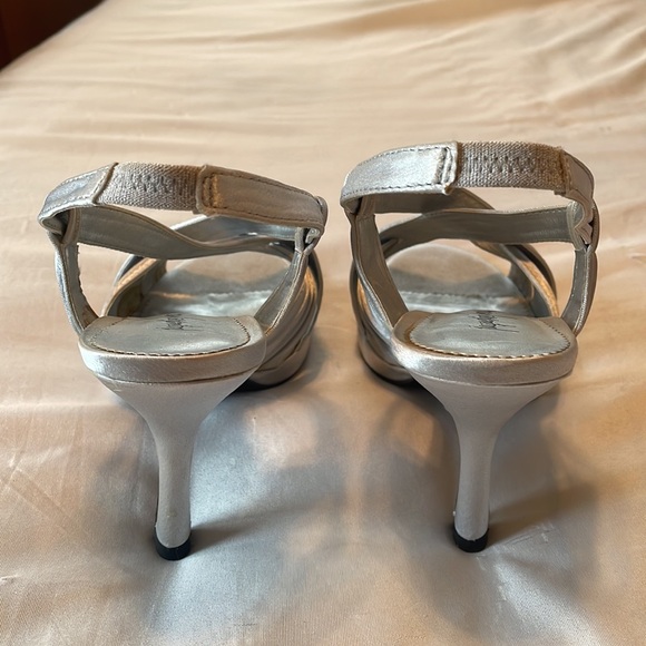 Jacqueline Ferrar Giselle new silver heels - Picture 3 of 5